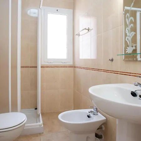3 Bedroom Lovely In Τορεβιέχα