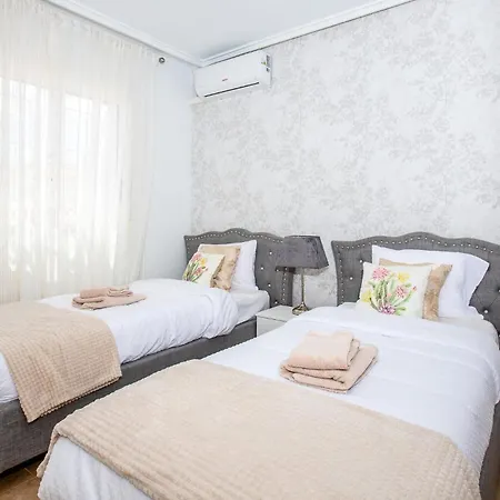 3 Bedroom Lovely In Hébergement de vacances Torrevieja