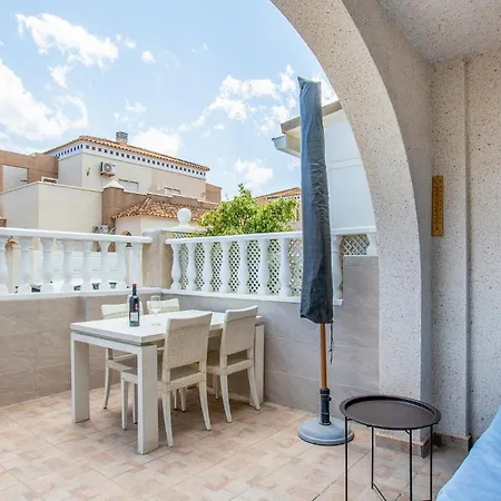 3 Bedroom Lovely In Hébergement de vacances Torrevieja