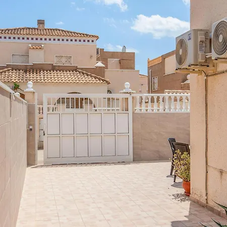 Hébergement de vacances 3 Bedroom Lovely In Torrevieja