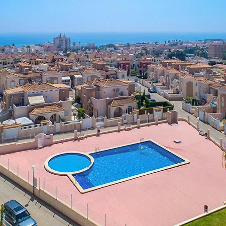 Hébergement de vacances 3 Bedroom Lovely In *